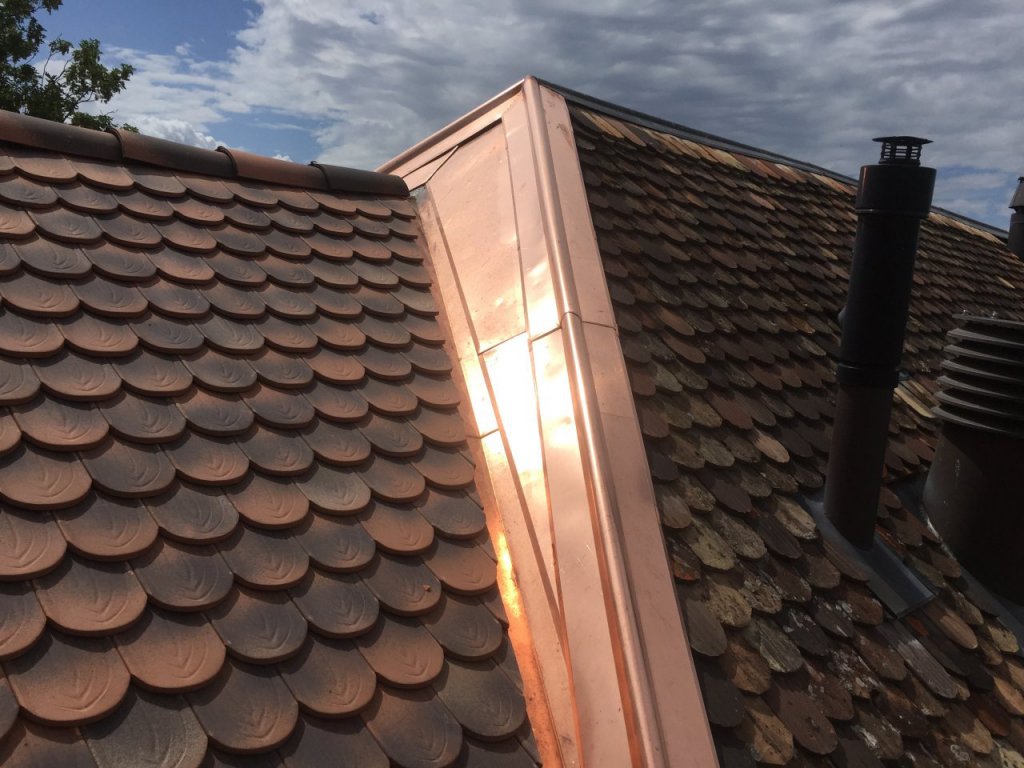 Rénovation d'un toit en plaque bitumé à Istres - Artisan Chemith